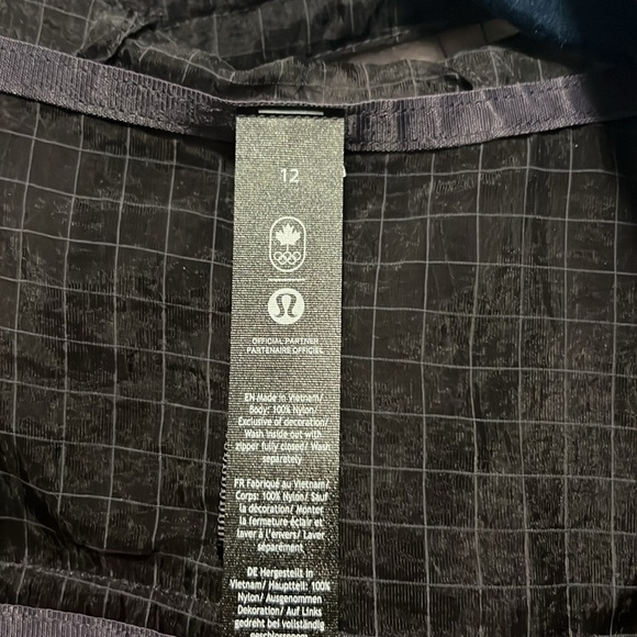 Lululemon NWT Team Canada Translucent Hooded Jacket Paris Olympics 2024 - Picture 11 of 13